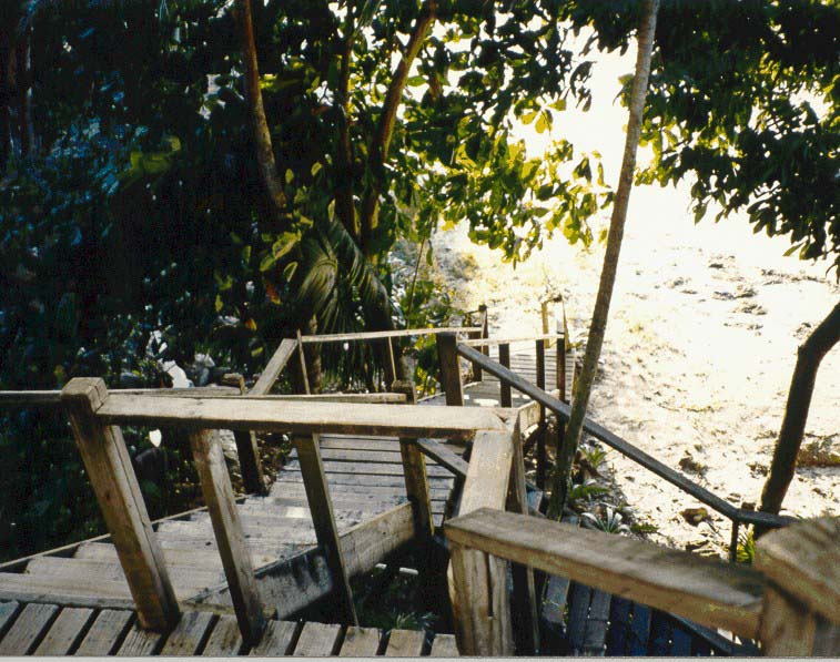 hndrs5.jpg (105534 bytes)