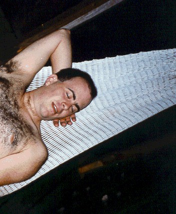 hndrs8.jpg (57681 bytes)